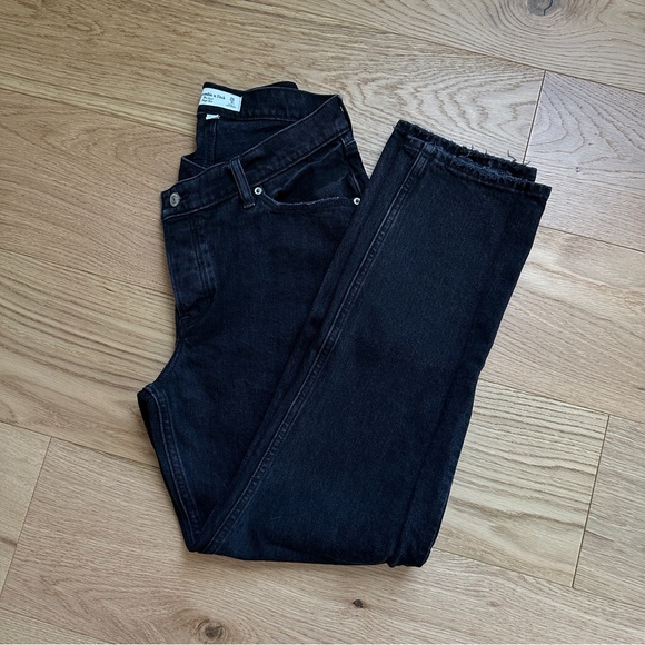 Abercrombie & Fitch The Dad High Rise Curve Love Black Jeans Asymmetric Sz 26 - Picture 2 of 10